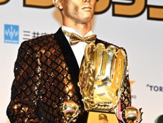 【悲報】元楽天辰巳さん、ゴールデングラブ賞で金ピカメイクした代償があまりにも大きすぎる