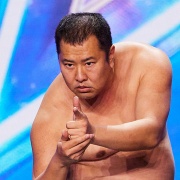 【画像】トランプ大統領がゼレンスキーの服装に難色してる一方、ジョージア大使館が寛大すぎる