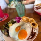 砂浜広がるハワイアン空間！Aloha Drive-Inでランチ