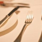 どんなホラー映画だよ。。。農作業用フォーク振り回し生徒の頭に刺した疑い、実習助手を書類送検