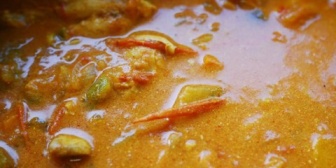 「カレールウは混ぜればおいしい！」という謎の嫁のマイブーム。←「ブレンドと隠し味が味の決め手」とか非常に腹立つ信念を持ってるんだが…