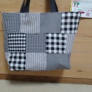 農協バッグのリメイクでモノトーンのバッグ。