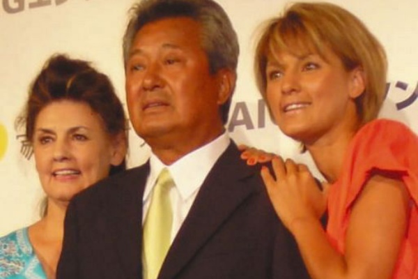 激怒 梅宮アンナ ビル看板で最愛の父の顔が黒塗りに 余りにも残酷 なまら速いスポーツ速報