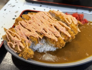 シンガポール人「店で明太子マヨカツカレーを食べたんだがこれってあり？」