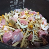 『キノコの炊き込みご飯と松露の玉子焼き』の画像