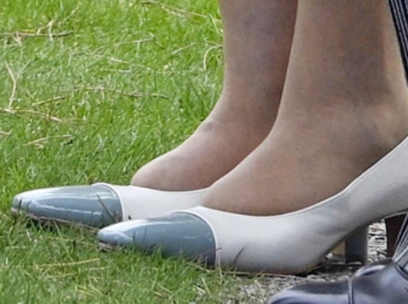 春の園遊会　ガバガバの愛子さんの靴　雅子さんの足の甲の盛り上がり他