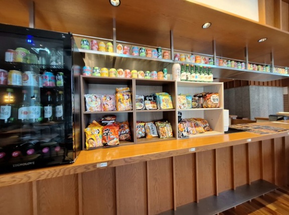 富山市牛島町『富山北口横丁』内に韓国料理店『ポチャコリ』とハワイアンレストラン『MOANI（モアニ）』がオープンしてる。