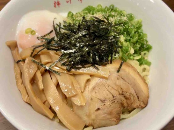 並盛り500円！大盛りも特盛りも特価！中央区白山浦にある油そば専門店『柿川亭 白山市場店』で『復活祭』開催！4月17日、18日。
