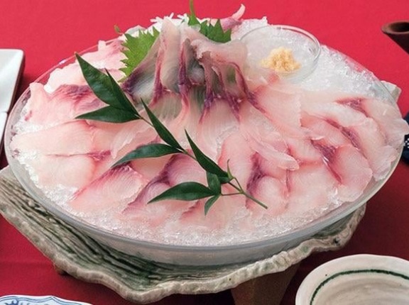 外国人「お前ら鯉の刺し身＆寿司って食べてみたいか・・・？」