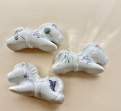 馬の箸置きを製造中
