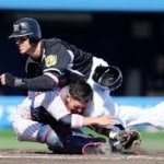 阪神のマートンがヤクルトの田中に殺人タックル田中が骨折　→その後、報復球をヤクルトがマートンに投げる　←誰が悪いの？