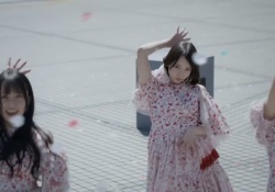 【速報】渡辺莉奈さん、MVで自分の「具」をさすってしまう