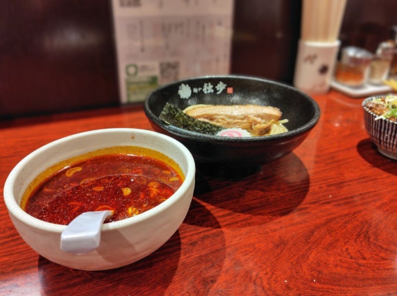 麺や独歩 拝島駅前店@昭島市<辛辛つけそば＋土鍋炊き炙り豚めし>