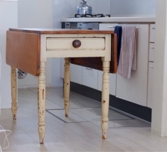 キッチンの風景が変わりました｜アンティーク作業台