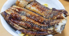 肉厚、大きめの鰻を買ったので夫婦で「鰻丼」