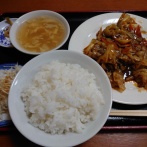 【悲報】中国人がやってる中華料理屋で回鍋肉定食(800円)注文したらこんなの出てきた