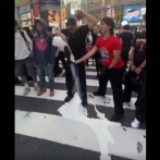 渋谷のスクランブル交差点で牛乳をぶちまける外国人が大炎上！　海外の反応。