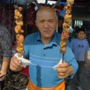 牛羊バザールでの紅柳串焼き羊肉