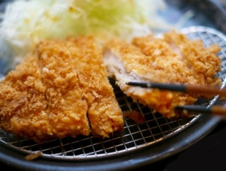  学食ワイ「この定食のキャベツ、骨ばっかじゃん」陽キャ「え？　キャベツの骨？ｗｗｗｗｗｗ」⇒