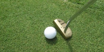 【後悔】息子(5)が娘(2)に寄ってこられたことに気づかずスイング。パターが娘の額の真ん中に当たって…