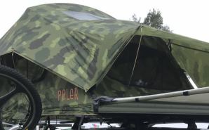 車の上にパカッと「浮いてるテント」