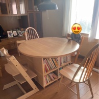 本棚がテーブルの脚に！Aさまのアイデアで食事時間が変わりました