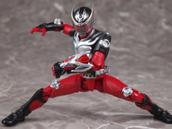 S.H.フィギュアーツ(真骨彫製法) 仮面ライダー龍騎 レビュー