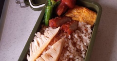 まだホカペを片付けられない。と、赤い閉じ込めしずく作りました。