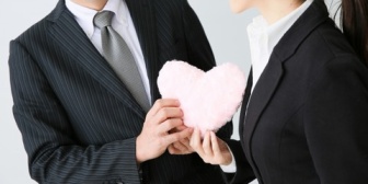 【職場の恋愛】突き放したいけど、やっぱり好きで、悲しんでる顔をされるとつい優しくしてしまうんだよね。