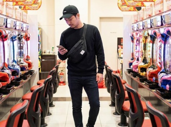 誇り高きエナさん「何も打つものがなくても1パチの遊タイム狙いはやらない。例えるなら底辺から浮浪者に落ちるような感じだから」