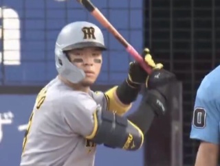 佐藤輝明 第33号ホームラン！！！本塁打王争いを独走　