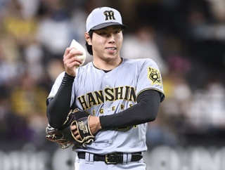 工藤泰成 3勝0敗 防御率1.11 HP13 セーブ9 ←普通に新人王だろ