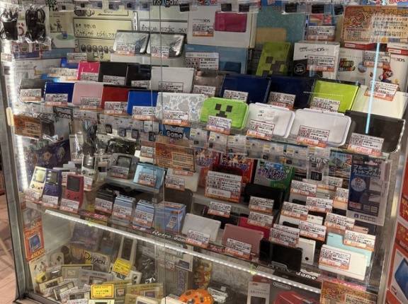 外国人「日本の田舎の中古ゲーム売り場に来たけど買うべきものはある？」