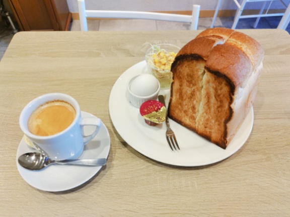 一斤トーストのスペシャルモーニングが凄い！一宮千秋の米乃家でモーニングがスタート！/米乃家ランド千秋店