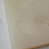 年々疲れやすくなってる気が…と、雀カラーの翼つくりました。