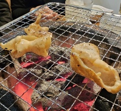 まさか地元でこのホルモンが食べられるとは。　《松楽》