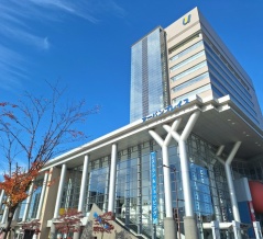 富山市牛島町にある『オーバード・ホール』の『大ホール』が改修工事のため長期休館するらしい。11月17日～