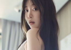 【朗報】堀未央奈、Tバックでツルツルのお尻ドアップwwwwwwww