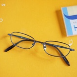 『老眼鏡のつるが片方はずれて大慌てしたけれどすぐに元に戻った話』の画像