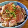 【画像】ベトナムのとある店で注文したステーキ丼があまりにも酷すぎた… メニューに乗っているステーキ丼の写真はこれなのに…