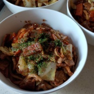 春休みの反動えぐ。と、赤い肉球つくりました。