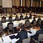 サミット警備の警察官、車にはねられる