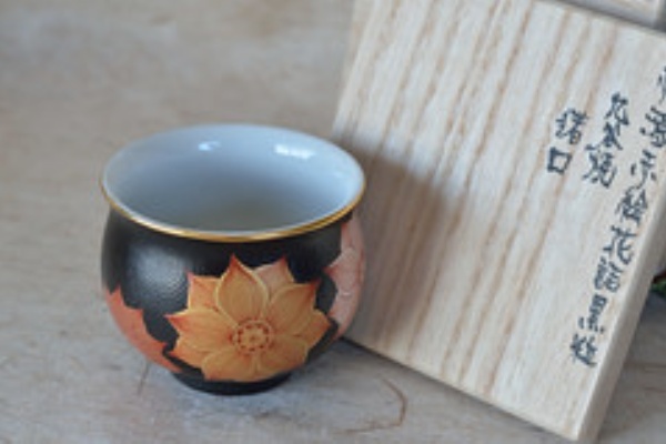 【宝蔵】極上繊細絵付 九谷焼 河端理恵子『紫茶絵華文輪花汲出』 細描煎茶碗 カップ 無傷共箱 本物保証 福島武山に師事 1円初出し美術 多分世界で最初のとんかつ評論家 元木一朗のブログ - 河端理恵子