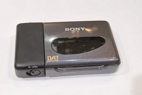 Extinct Media Museum Tokyo - DAT：デジタルオーディオテープ