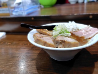 らーめん つけめん 虎テツ＠羽村市<肉煮干らーめん＋煮込肉>