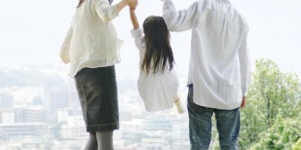 夫と離婚して7年、私に何度も告白してくれる同僚。息子も彼を気に入り次第に惹かれてゆく中、どうしようもない事故が起こった