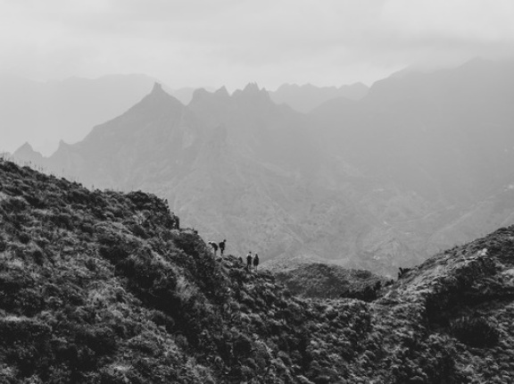 「登山」趣味に医者や公務員などのエリート層が多い理由