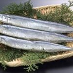 10分間に1500匹の凍った秋刀魚が降り注ぐ祭りがコレｗｗｗｗ