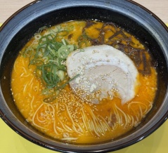 「アル・プラザ小松」こまつマルシェ内の「らうめん侍」で金沢流和風とんこつラーメンの「甘エビ香味らうめん」