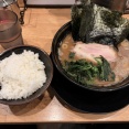 家系ラーメンってご飯ないと美味くないよな